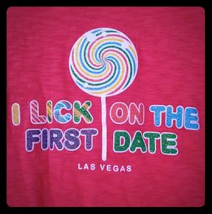 Pink "Lick" Las Vegas T-shirt size large